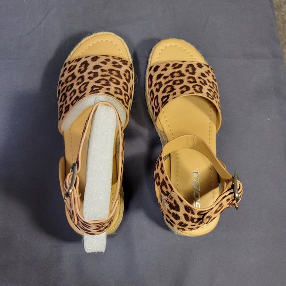 SODA WOMENS CHEETAH PATTERN SANDLES - SIZE 6 NEW WITH BOX - Picture 6 of 12